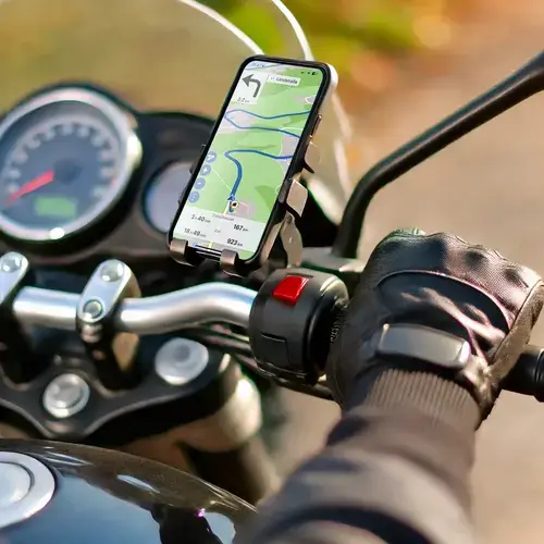 Demonstration that any smartphone can be attached to the motorbike with the appropriate holder and used as a fully-fledged navigation device.